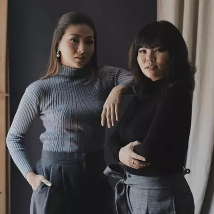 11 Potret kompak Sarwendah dan sang adik, sibling goals abis