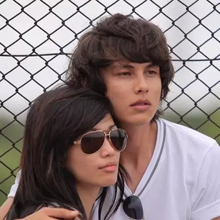 Unggah potret lawas, ini trik jitu pacaran ala Ussy Sulistiawaty