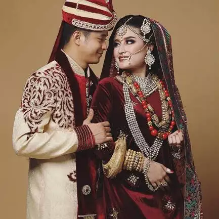 8 Gaya pemotretan Adly Fairuz &amp; Angbeen Rishi, bak pengantin