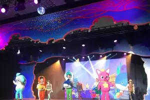 Pertama di Jogja, pertunjukan musik Pinkfong 'Baby Shark' pecah abis