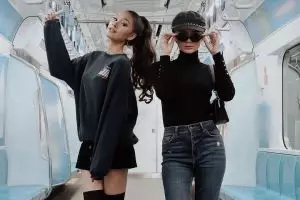 10 Potret kedekatan Amanda Rawles dan Caitlin Halderman