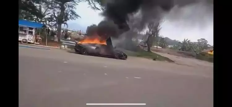 Kronologi terbakarnya mobil Lamborghini yang diduga milik Raffi Ahmad