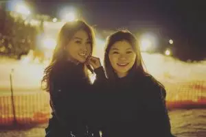 8 Potret kedekatan Wendy Lo dan keponakan, ada Betrand Peto