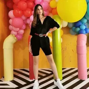 Nia Ramadhani unggah foto seksi, warganet sindir soal salak