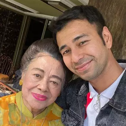 8 Momen kedekatan Raffi Ahmad dan Nenek Popon, sweet banget