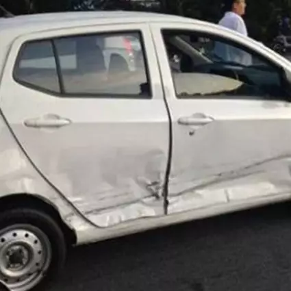 Alami kecelakaan mobil, cewek ini temukan foto misterius