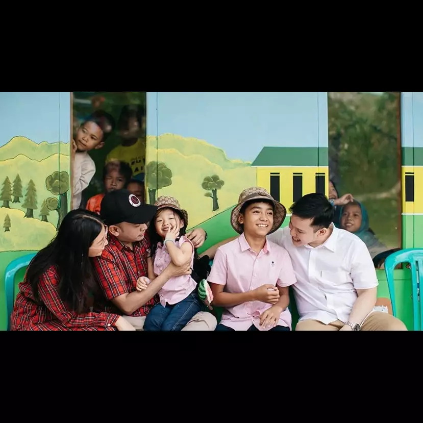 Gara-gara photobomb, momen Ruben &amp; Sarwendah ini batal haru