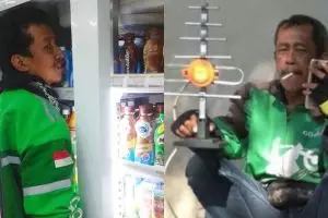 10 Tingkah driver ojek online ogah kepanasan ini kocak abis