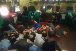 12 Potret absurd di warnet ini bikin senyum nostalgia
