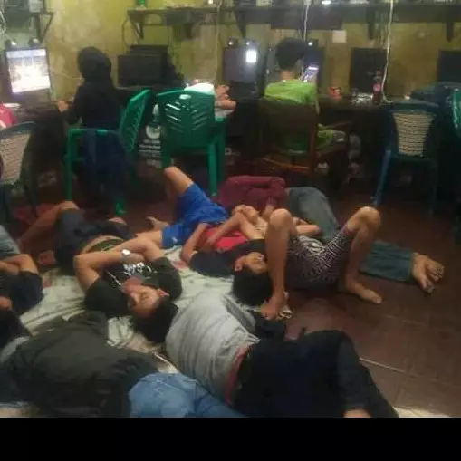 12 Potret absurd di warnet ini bikin senyum nostalgia