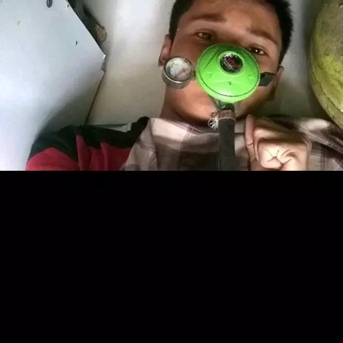 10 Potret absurd pura-pura sakit ini kocak abis