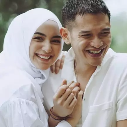 Ini nyanyian romantis Rezky Aditya saat melamar Citra Kirana