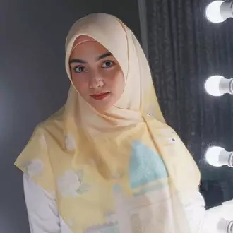 Kisah cinta putus nyambung 5 seleb ini tak berujung ke pelaminan