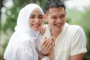 9 Potret prewedding Citra Kirana & Rezky Aditya di outdoor