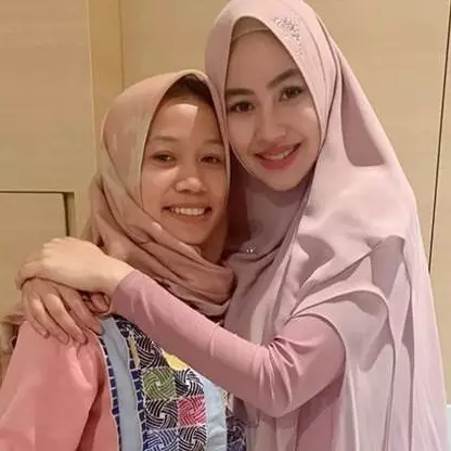 Sosok penting di balik persalinan anak pertama Kartika Putri