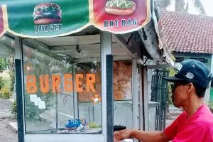 Kisah inspiratif penjual burger, putus sekolah kini jadi miliuner