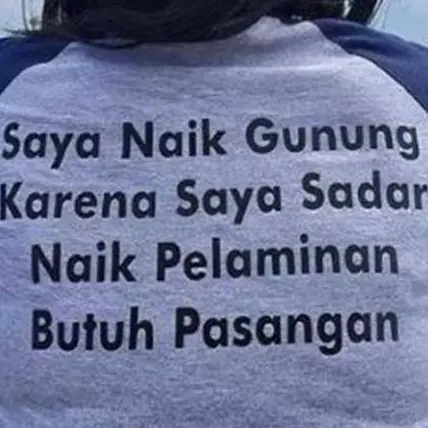 Quotes di 10 kaus oblong ini endingnya bikin ngenes