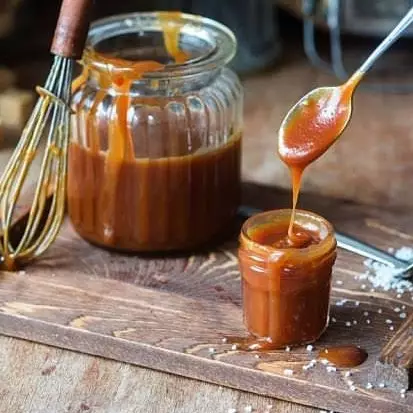 6 Cara membuat saus karamel mudah, enak, dan antigosong