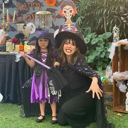 7 Gaya Gisel &amp; Gempi pesta Halloween ini malah bikin gemas