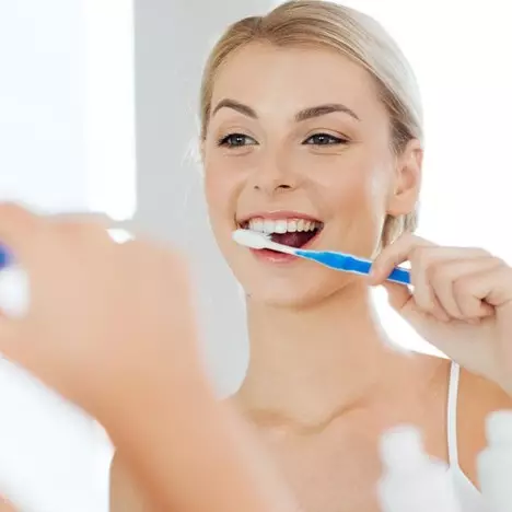 7 Cara menghilangkan karang gigi tanpa harus ke dokter