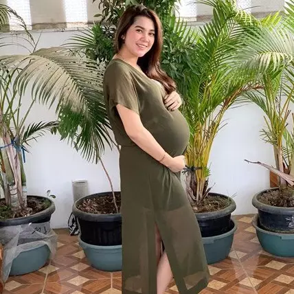 Raya Kitty unggah foto wajah anak, hidungnya curi perhatian