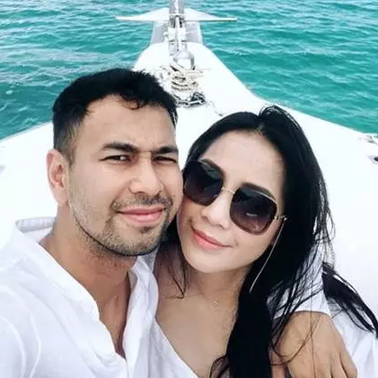 10 Momen Raffi Ahmad &amp; Nagita liburan ke Pulau Komodo, romantis