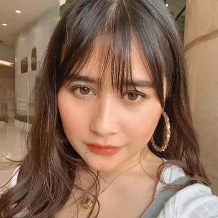 Prilly Latuconsina unggah foto lawas sama Endy Arfian, manglingi