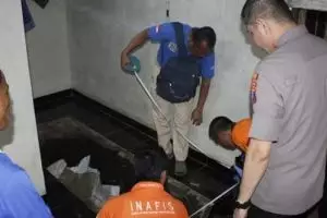 4 Fakta kasus penemuan mayat dicor di lantai musala