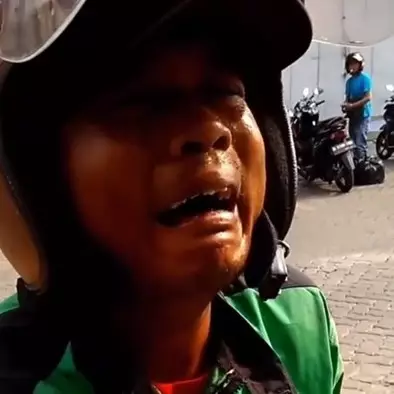 Viral driver ojek online nangis sesenggukan karena orderan di-cancel