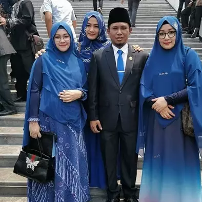 Lora Fadil blak-blakan ungkap posisi tidur bareng 3 istri