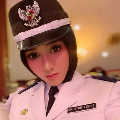 7 Pesona Angely Emitasari, pedangdut yang jadi Kepala Desa