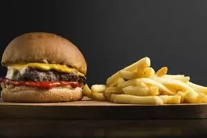 Pacari karyawan, bos McDonald's bergaji Rp 200 miliar dipecat