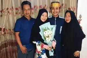 Potret 5 jebolan D'Academy bareng ortu pasangan, bak anak kandung