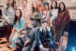 Adu gaya 10 seleb hadiri acara bergengsi, hot mom abis