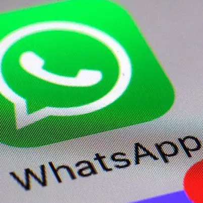 Cara mengaktifkan dark mode di WhatsApp, nggak pakai ribet