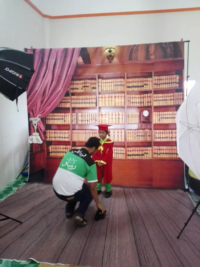 walimurid tak mampu bayar foto wisuda © berbagai sumber walimurid tak mampu bayar foto wisuda © berbagai sumber