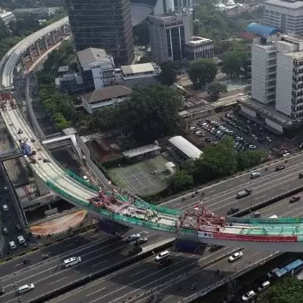 Foto jembatan melengkung LRT jadi sorotan, ini sosok perancangnya