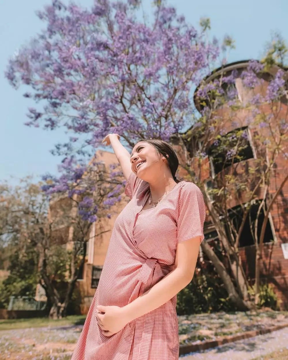 acha sinaga hamil © 2019 brilio.net acha sinaga hamil © 2019 brilio.net