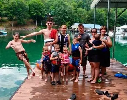 momen apes anak di tempat umum © 2019 instagram.com