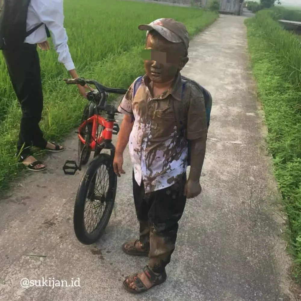 momen apes anak di tempat umum © 2019 instagram.com