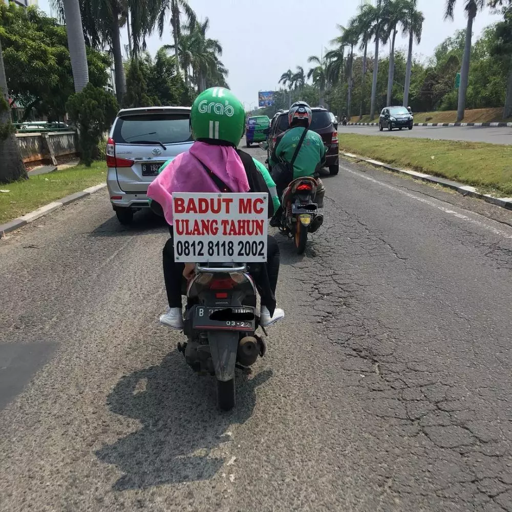 tulisan promosi ala driver ojek online © 2019 instagram.com