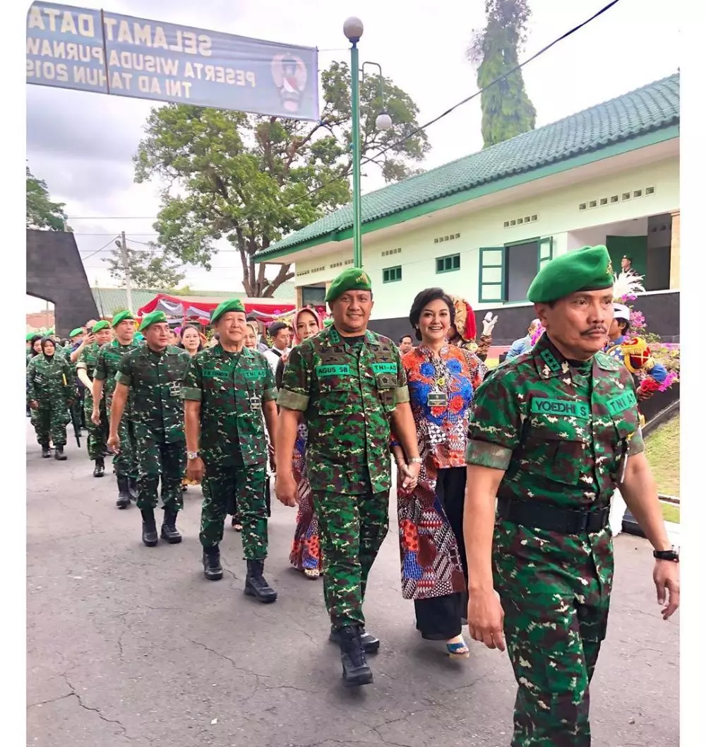 bella saphira dampingi suami wisuda tni © Instagram/@bellasaphiraofficial bella saphira dampingi suami wisuda tni © Instagram/@bellasaphiraofficial