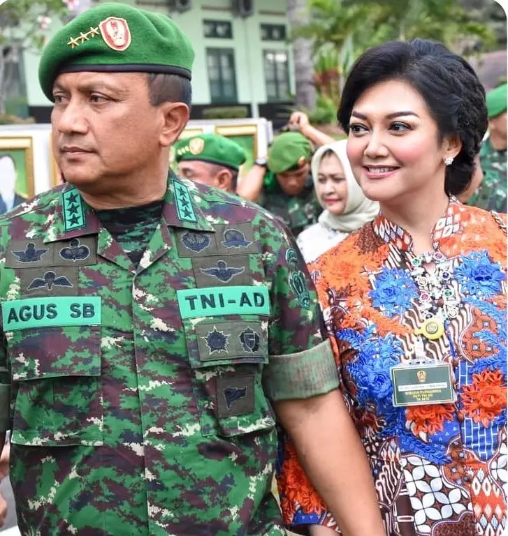 bella saphira dampingi suami wisuda tni © Instagram/@bellasaphiraofficial bella saphira dampingi suami wisuda tni © Instagram/@bellasaphiraofficial