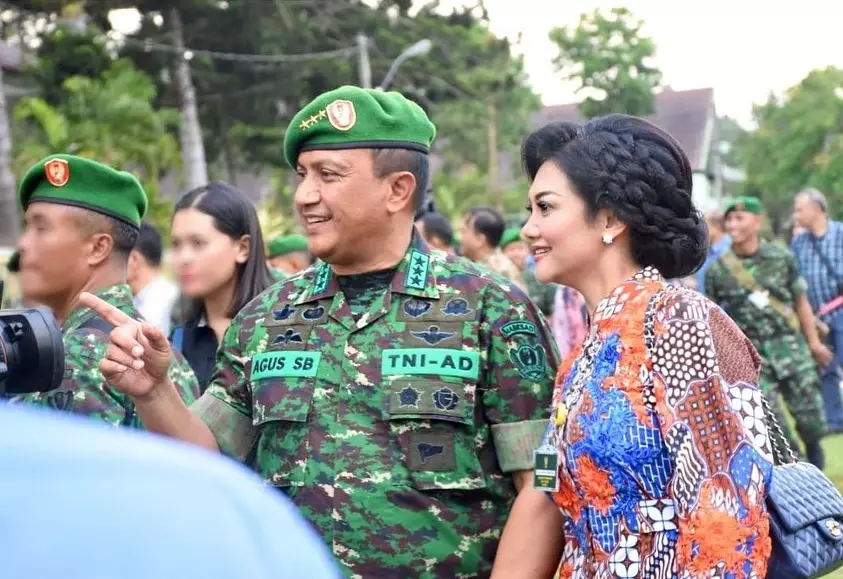bella saphira dampingi suami wisuda tni © Instagram/@bellasaphiraofficial bella saphira dampingi suami wisuda tni © Instagram/@bellasaphiraofficial
