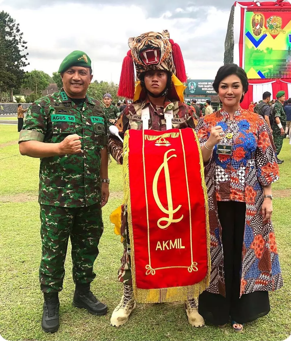 bella saphira dampingi suami wisuda tni © Instagram/@bellasaphiraofficial bella saphira dampingi suami wisuda tni © Instagram/@bellasaphiraofficial