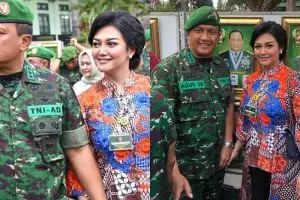 10 Momen Bella Saphira dampingi suami wisuda dari TNI
