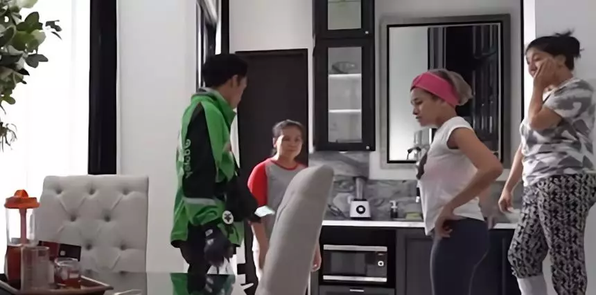 nikita mirzani ojek online nangis © berbagai sumber