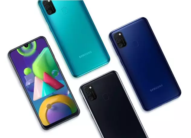 Smartphone triple camera terbaru dua jutaan © berbagai sumber Smartphone triple camera terbaru dua jutaan © berbagai sumber