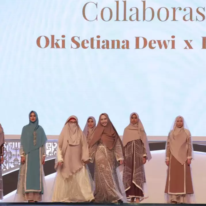 Oki Setiana Dewi x Irna Mutiara hadirkan busana muslim elegan