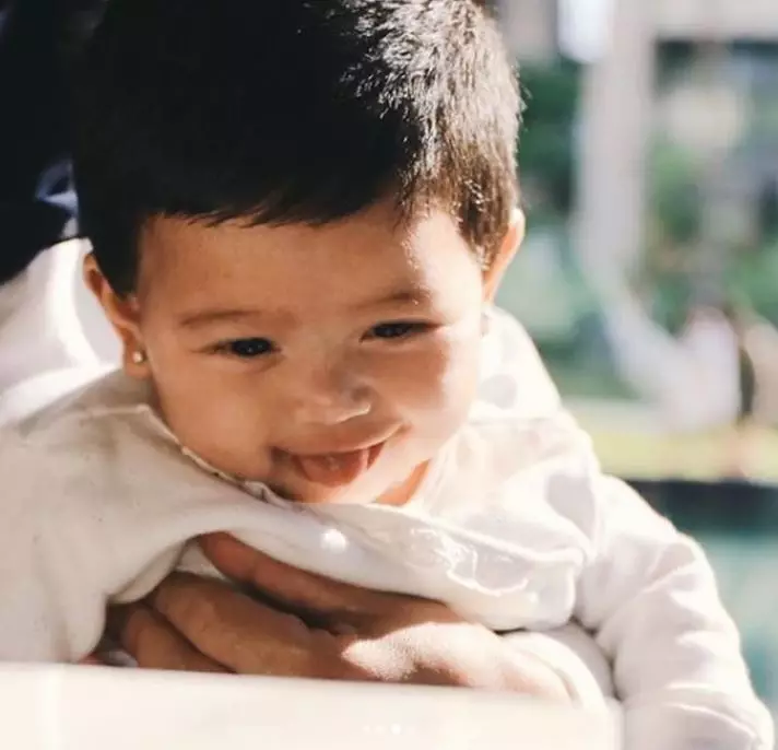 potret 5 anak seleb julurkan lidah ini bikin gemas © 2019 brilio.net